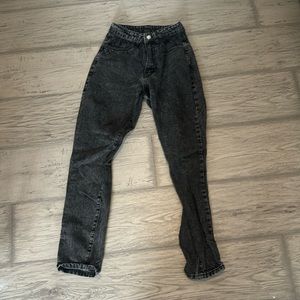 Jeans worn once, no rips, mom jeans size xs